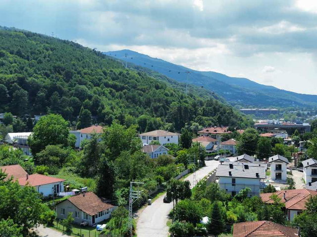KIRKPINAR BAĞDAT CADDESINDE GENIŞ MÜSTAKIL 600 M2 ARSA IÇERISINDE AVANTAJLI VILLA