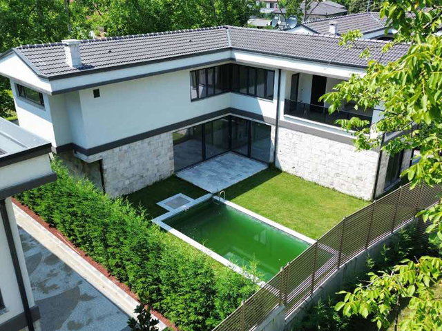 KIRKPINAR BAĞDAT CADDESINDE GENIŞ MÜSTAKIL 600 M2 ARSA IÇERISINDE AVANTAJLI VILLA
