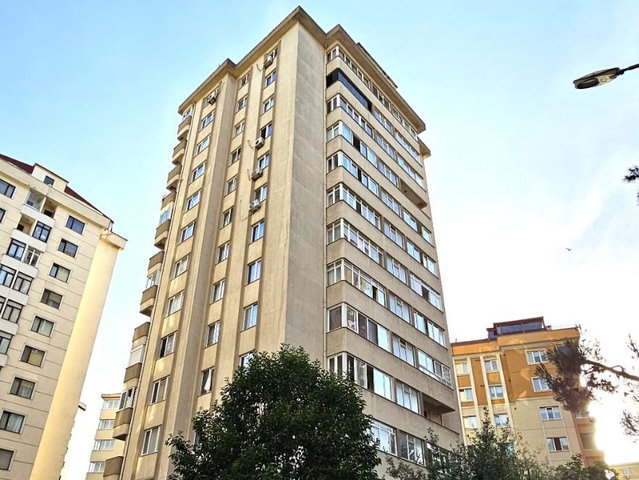 KADIKÖY BOSTANCIDA 2005 YAPIMI METROYA YAKIN KOMBILI OTOPARKLI