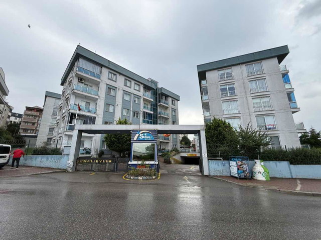 GEBZE KÖŞKLÜ ÇEŞME’DE SUNALI EVLER’DE GÜNEY CEPHE 3+1 | 2 BANYO | BALKONLU KİRALIK DAİRE