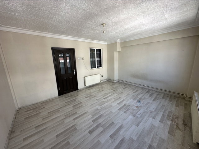 REMAX BARLAS GÜRLER'DEN BULVARA YAKIN KİRALIK 2+1 DAİRE