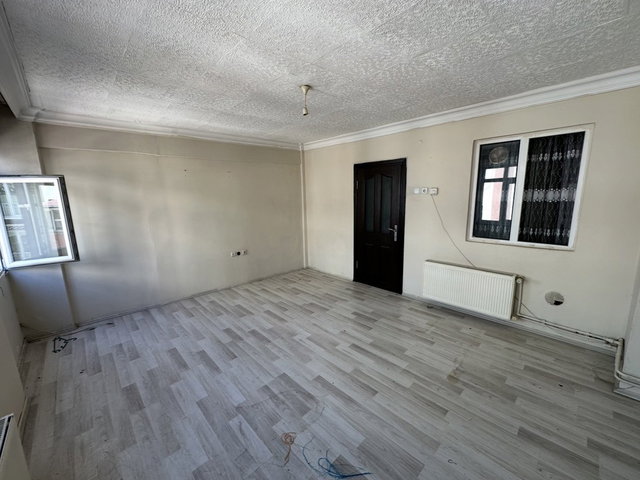 REMAX BARLAS GÜRLER'DEN BULVARA YAKIN KİRALIK 2+1 DAİRE
