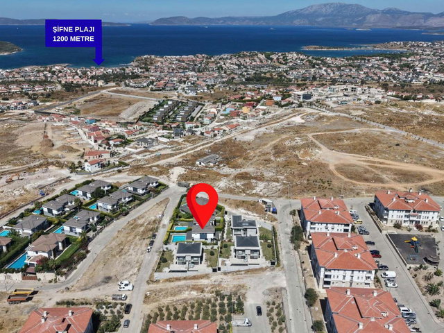 REMAX SMYRNA'DAN REİSDERE'DE HAVUZLU DENİZ MANZARALI LÜKS VİLLA