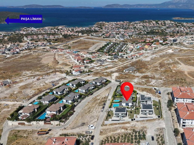 REMAX SMYRNA'DAN REİSDERE'DE HAVUZLU DENİZ MANZARALI LÜKS VİLLA