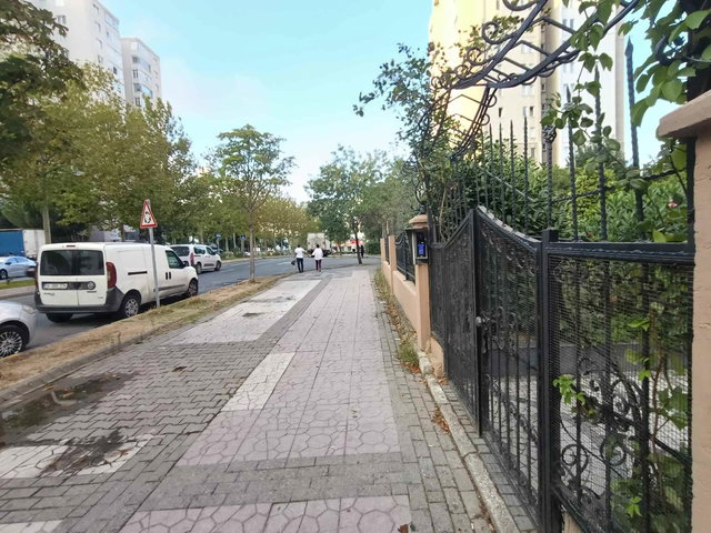 MEVLANA MAH.DE METROBÜSE YAKIN, BRÜT 145 M² SATILIK 3+1