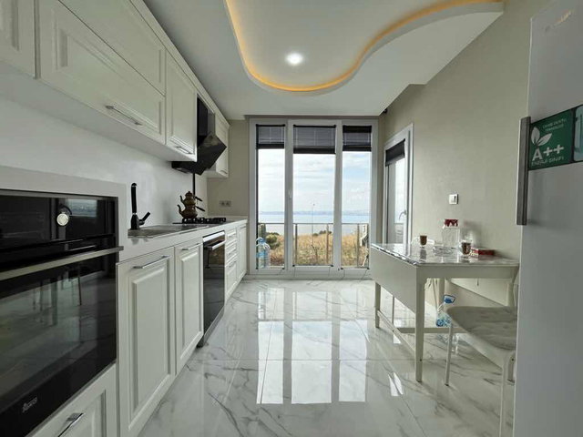 BEYLİKDÜZÜ ÖNÜ FUL AÇIK DENİZ MANZARALI 3+1 SATILIK ARAKAT DAİRE