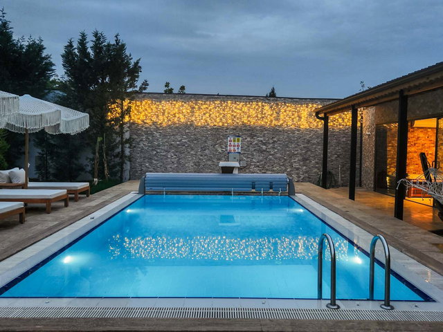 KARTEPE'DE MÜSTAKİL HAVUZLU KORUNAKLI KAT MÜLKİYETLİ 2+1 VİLLA