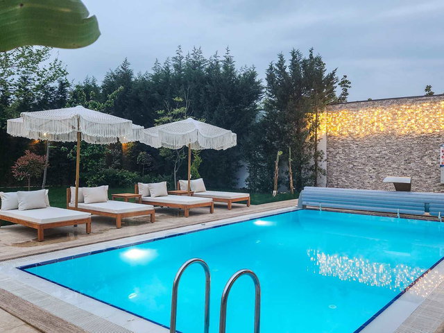 KARTEPE'DE MÜSTAKİL HAVUZLU KORUNAKLI KAT MÜLKİYETLİ 2+1 VİLLA