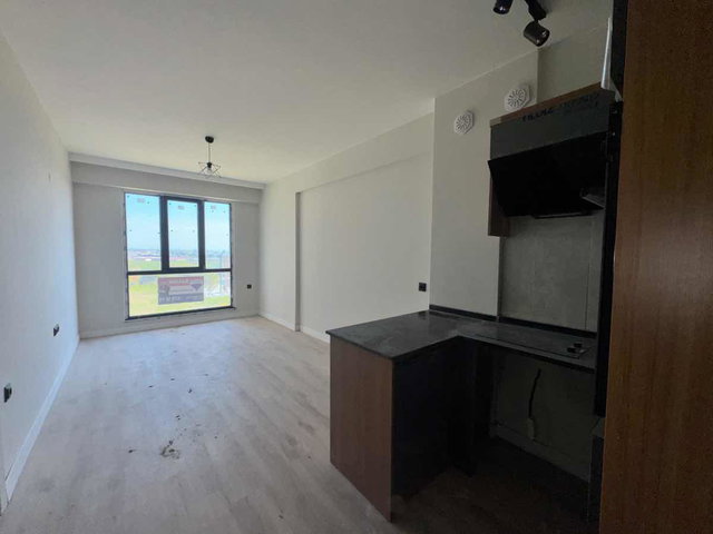 UYSAL GLORIA RESIDENCE'DA HAVUZ CEPHELİ BALKONLU 1+1 SATILIK