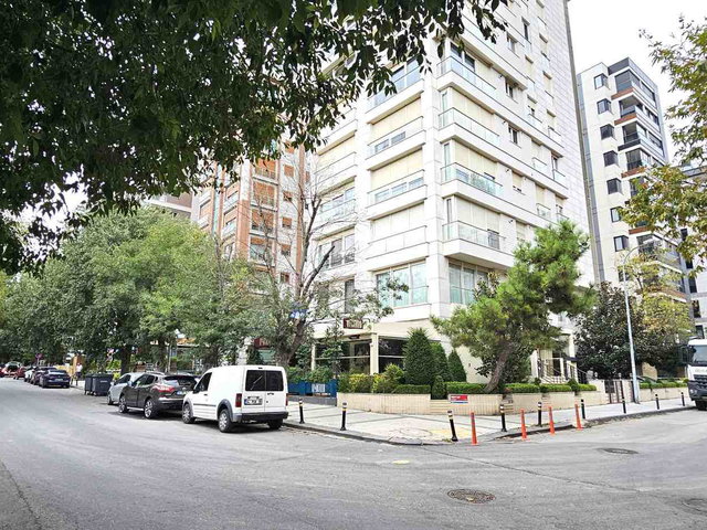 GÖZTEPE PARKI MANZARALI YEŞİLLİKLER İÇİNDE GENİŞ SALONLU  KOMBİLİ 3+1 KİRALIK