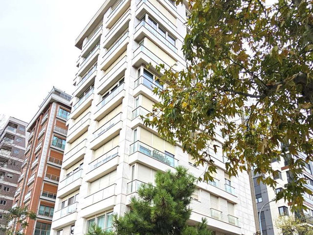 GÖZTEPE PARKI MANZARALI YEŞİLLİKLER İÇİNDE GENİŞ SALONLU  KOMBİLİ 3+1 KİRALIK