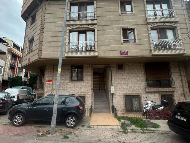KÜÇÜKÇEKMECE YEŞİLOVA’DA HARİKA KONUMLU,  3+1  2 BANYO  HARİKA TERASLI KAT MÜLKİYETLİ DUBLEX