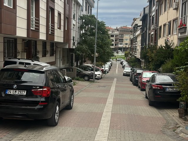 KÜÇÜKÇEKMECE YEŞİLOVA’DA HARİKA KONUMLU,  3+1  2 BANYO  HARİKA TERASLI KAT MÜLKİYETLİ DUBLEX
