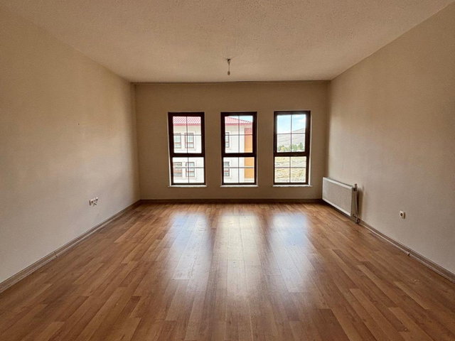REMAX ARTIS'TEN ABDURRAHMAN GAZI TOKILERDE SATILIK 3+1 DAIRE