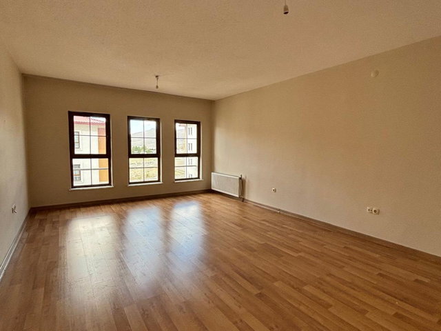 REMAX ARTIS'TEN ABDURRAHMAN GAZI TOKILERDE SATILIK 3+1 DAIRE