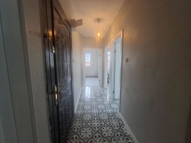 ÜSKÜDAR SELAMİALİ’DE ÇEVİK KUVVET ARKASINDA İÇİ YENİLENMİŞ,  2+1 KİRALIK DAİRE