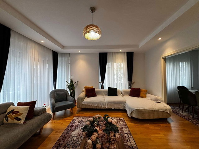REMAX WE DEN CADDEBOSTAN MAHALESİNDE MEHTAP SOKAKTA KİRALIK 3+1 DAİRE