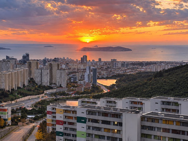 ÖZLEM KILIÇ REMAX- NAR KULE’DE MUHTEŞEM DENIZ, ADA, ORMAN, HAVUZ VE ŞEHIR MANZ| BOŞ & KREDİYE UYGUN