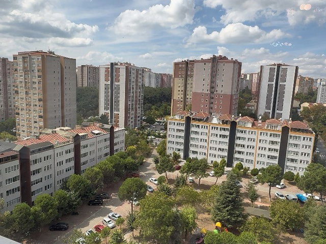 REMAX ALYADAN BEYLİKDÜZÜ BARIŞ MAH.BEKTEK SİTESİ SATILIK 3+1 DAİRE