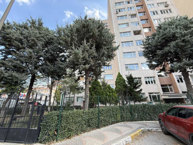 REMAX ALYADAN BEYLİKDÜZÜ BARIŞ MAH.BEKTEK SİTESİ SATILIK 3+1 DAİRE
