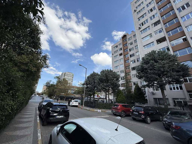 REMAX ALYADAN BEYLİKDÜZÜ BARIŞ MAH.BEKTEK SİTESİ SATILIK 3+1 DAİRE