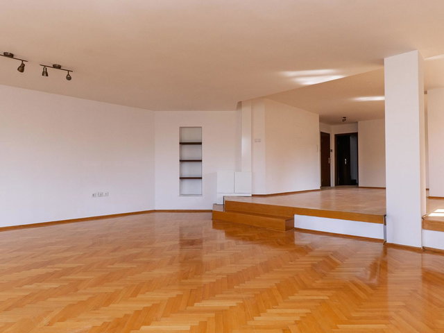 ŞEHRIN KALBINDE TERASLI MANZARALI 3+1 DUBLEKS DAİRE