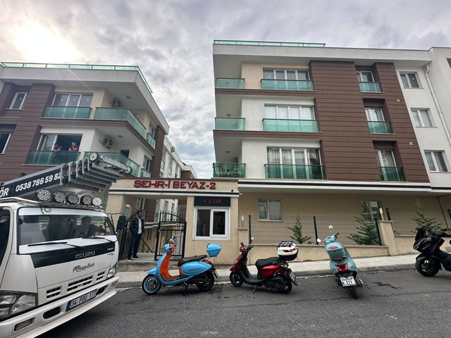 BEYLİKDÜZÜ KAVAKLI ŞEHRİ BEYAZ SİTESİ’NDE 4+1 | HAVUZLU | KAPALI OTOPARK