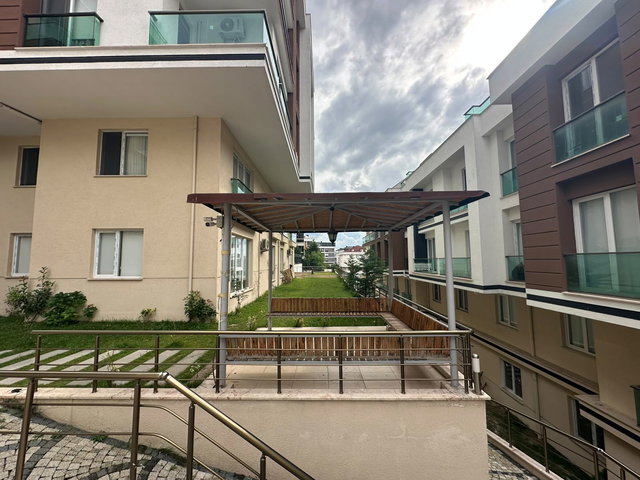 BEYLİKDÜZÜ KAVAKLI ŞEHRİ BEYAZ SİTESİ’NDE 4+1 | HAVUZLU | KAPALI OTOPARK