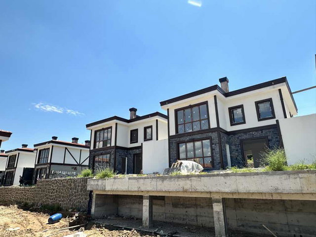 İZMİT ÇUBUKLUDA 4+1 MÜSTAKİL SATILIK VİLLA