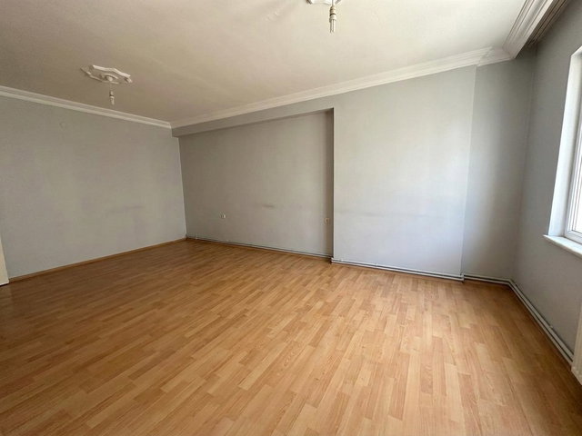 RE/MAX İNCİ'DEN ALTIEYLÜL KASAPLAR’DA 2+1 SATILIK DAİRE