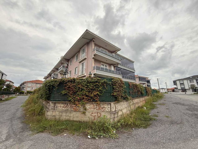REMAX HÜR EMRAH TOSUN'DAN KARASU'DA SATILIK HAVUZLU DAİRE