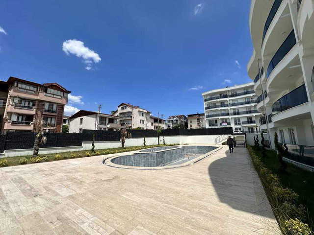 BAŞİSKELE YEŞİLYURTTA HAVUZLU , EBEVEYN BANYOLU SATILIK 4+1 DUBLEKS DAİRE