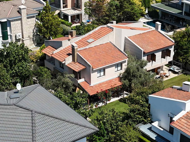 ÇEŞME ILICA’DA DENIZE YAKIN, ÖZEL BAHÇELI, 4+1 BUTIK SITE KONUTU
