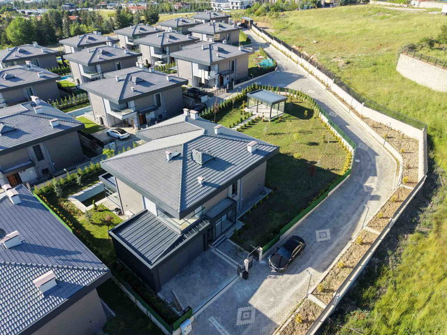 İNCEK'TE PRESTİJLİ, MÜSTAKİL HAVUZLU, ASANSÖRLÜ, SİTE İÇİNDE LÜKS 5+1 SATILIK VİLLA