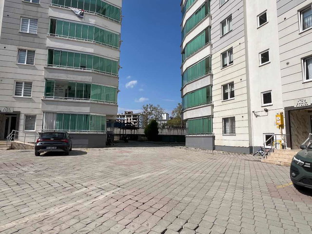 İLKADIM DEREBAHÇE’DE ŞEHIR HASTANESI KARŞISINDA 3+1 KIRALIK DAIRE