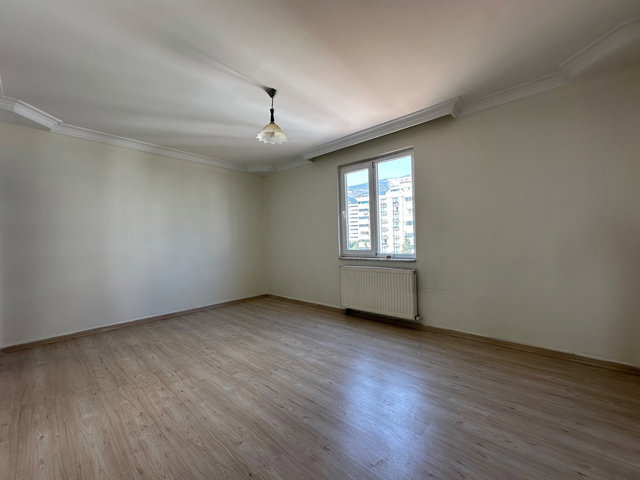 RE/MAX EDE'DEN HÜRRİYET MAH. SİTE İÇERİSİNDE 4+1 KİRALIK DAİRE
