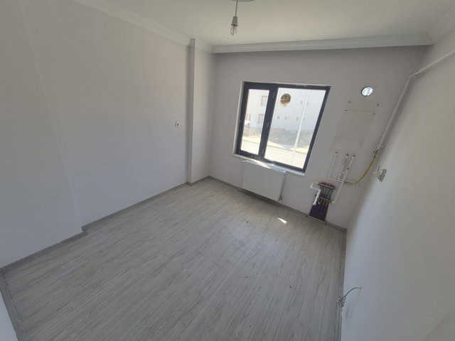 RE/MAX DEĞİŞİMDEN KIRKLAR MAHALLESİNDE 2+0 SATILIK DAİRE