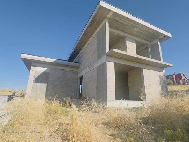 ŞEHİTALİ’DE 650 M² BAHÇE İÇERİSİNDE, GENİŞ VE ÖZEL TASARIM 7+1 VİLLA