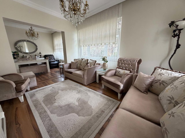 REMAX'DAN ÜSKÜDAR ÇENGELKÖYDE MERKEZİ KONUMDA 2+1 KİRALIK DAİRE