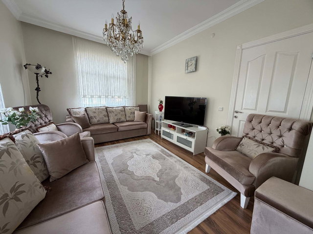 REMAX'DAN ÜSKÜDAR ÇENGELKÖYDE MERKEZİ KONUMDA 2+1 KİRALIK DAİRE