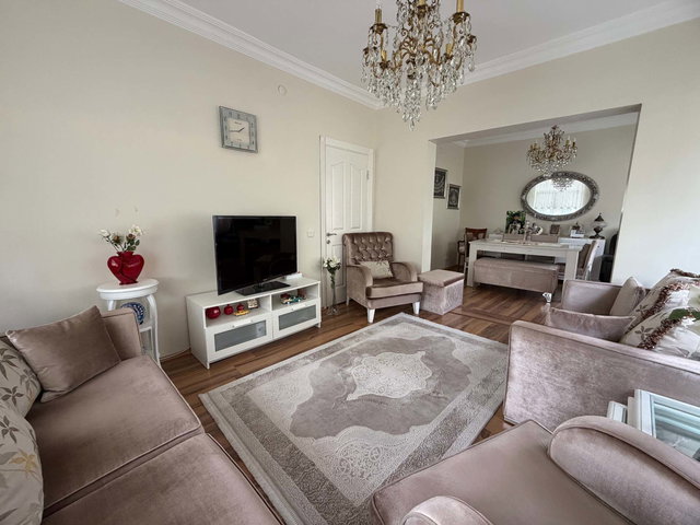 REMAX'DAN ÜSKÜDAR ÇENGELKÖYDE MERKEZİ KONUMDA 2+1 KİRALIK DAİRE