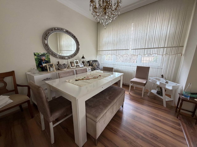 REMAX'DAN ÜSKÜDAR ÇENGELKÖYDE MERKEZİ KONUMDA 2+1 KİRALIK DAİRE