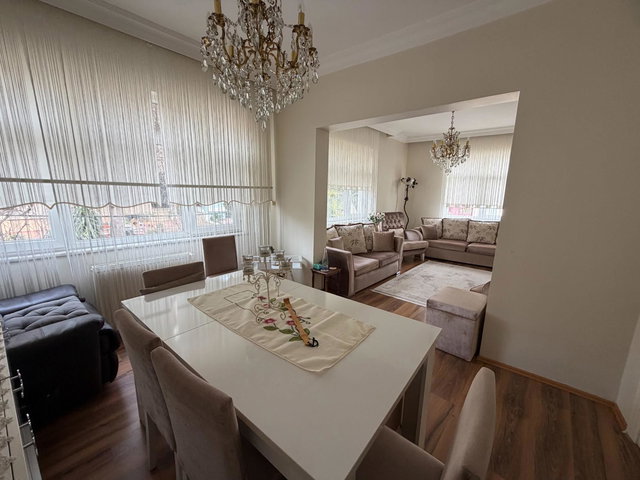 REMAX'DAN ÜSKÜDAR ÇENGELKÖYDE MERKEZİ KONUMDA 2+1 KİRALIK DAİRE