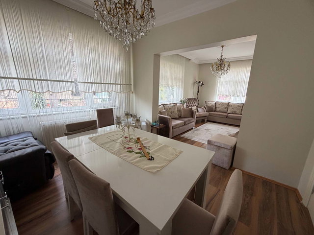 REMAX'DAN ÜSKÜDAR ÇENGELKÖYDE MERKEZİ KONUMDA 2+1 KİRALIK DAİRE