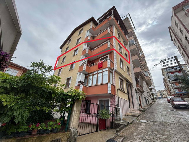 REMAX KANYON'DAN ÇIFTLIK CAD. ARA KAT 3+1 DAIRE