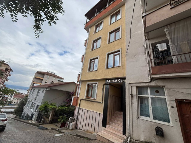 REMAX KANYON'DAN ÇIFTLIK CAD. ARA KAT 3+1 DAIRE