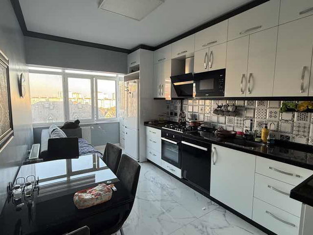 ADNAN KAHVECİ MAHALLESİNDE METROBÜSE YAKIN SATILIK 3+1 DAİRE