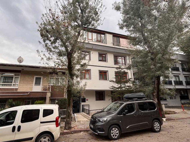 GAZI MAHALLESINDE EŞYALI 2+1  47.000TL KIRA GETIRILI ARAKAT