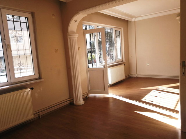 REMAX AREA'DAN SOĞUKKUYU'DA MERKEZİ KONUMDA 2+1 KİRALIK DAİRE