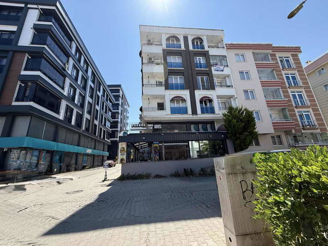 ATAKUM SAHİLDE KİRALIK EŞYALI MANZARALI BALKONLU 1+1 GENİŞ DAİRE